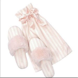 🆕️🆚️3PC Slipper Set w/drawstring bag